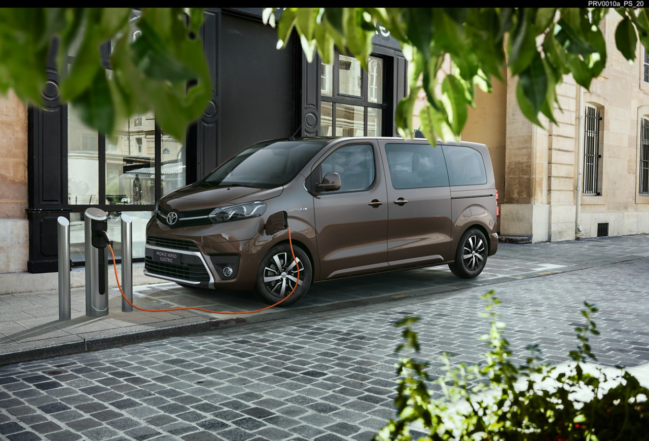 Model shown is Proace Verso Electric Family in Rich Brown (KCM)	